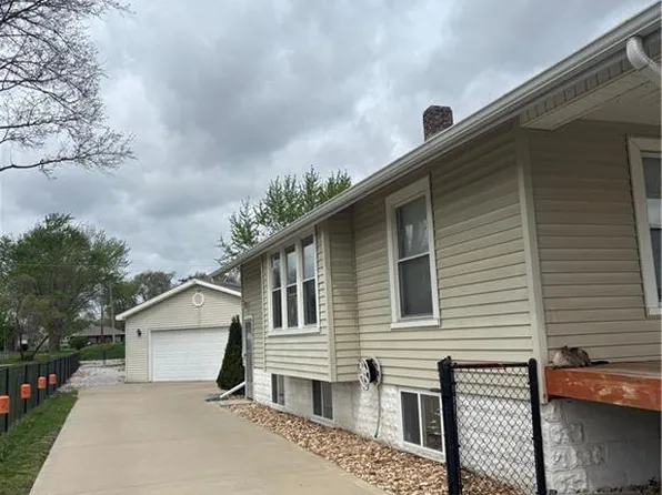 319 S 2nd St, Odessa, MO 64076