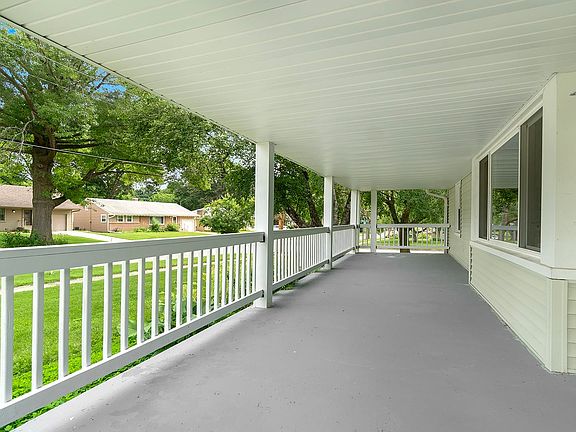 2nd image of 2911 Oak Grove Ln