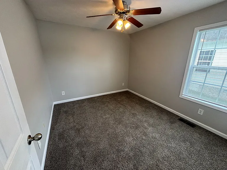 306 Chalet Cir — Photo 5