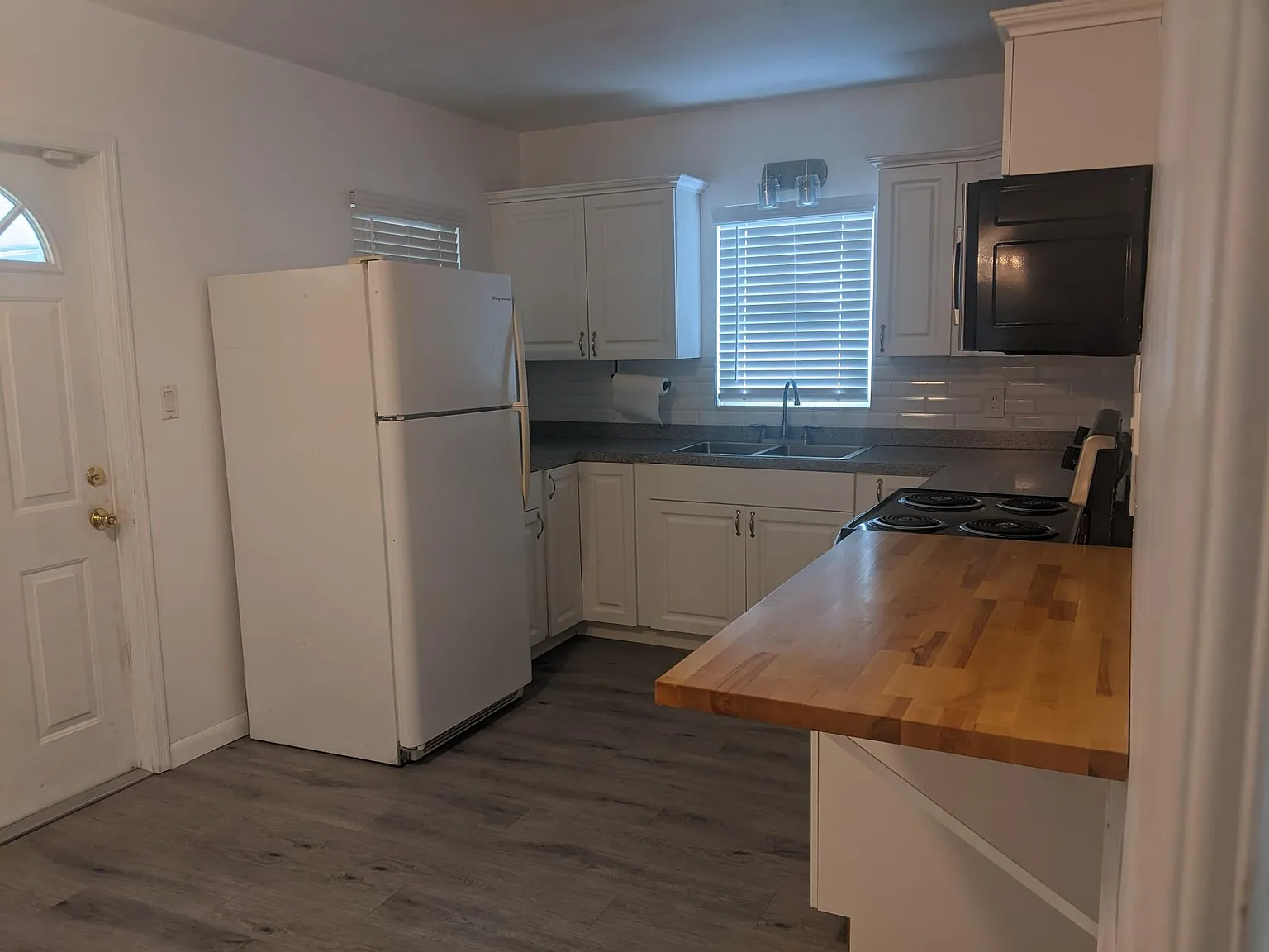 2 bed, 964 sqft, $1,350 — Photo 2
