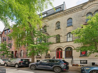 2212 Saint James Pl, Philadelphia, PA, 19103