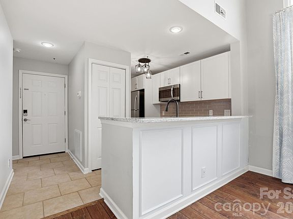 5th image of 18009 Kings Point Dr APT R