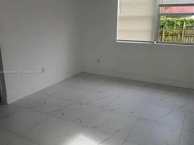 713 NW 4th St — Photo 10