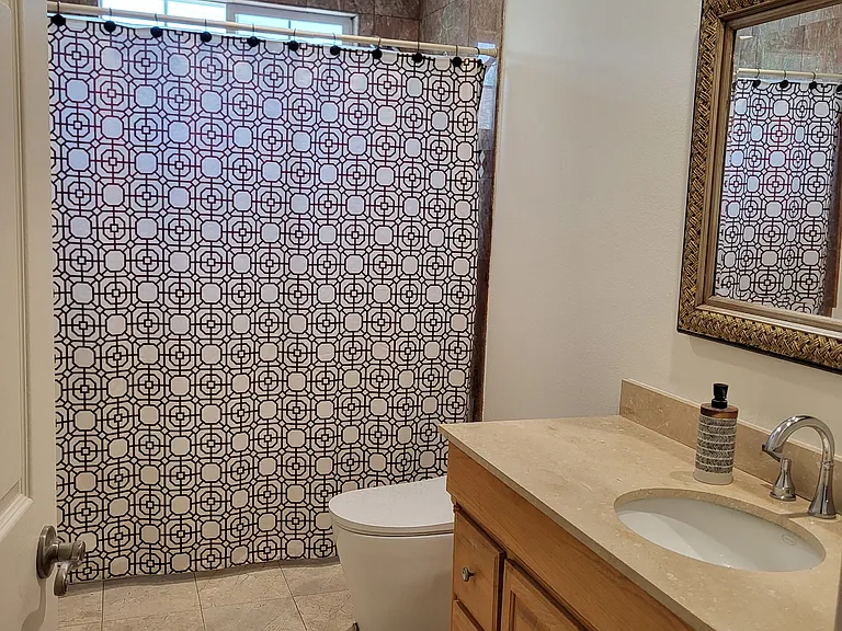 924 E Tujunga Ave — Photo 9