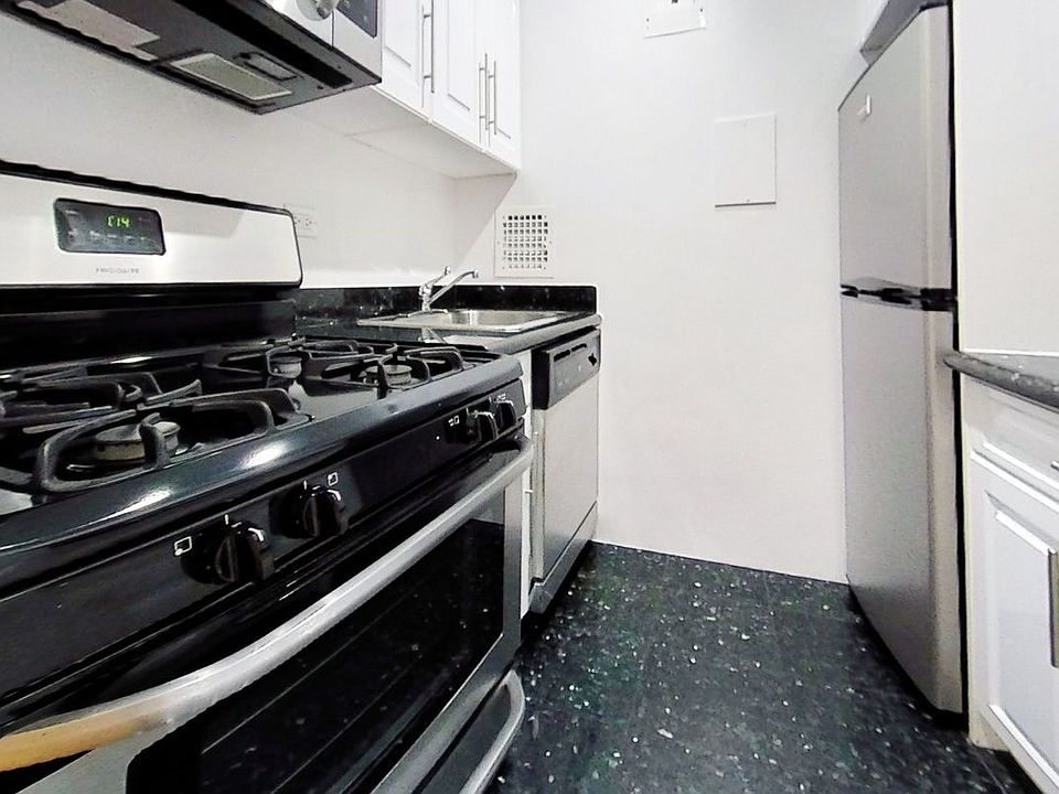2nd image of 305 W 13th St APT 3G