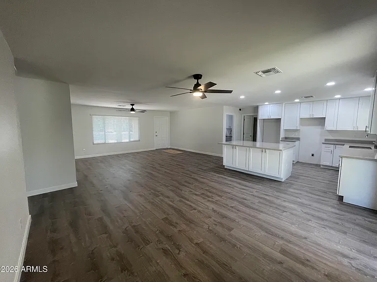 2920 E Michelle Dr — Photo 7