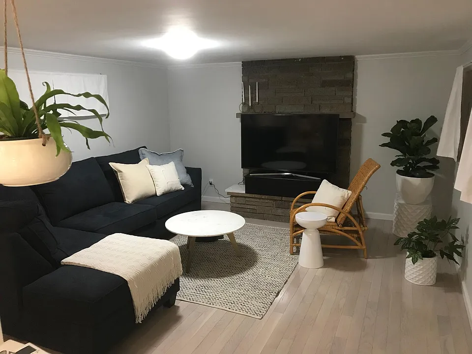 42 Maple St