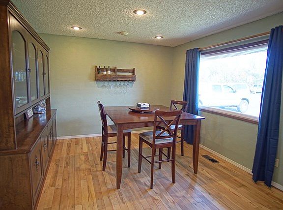 3rd image of 2314 Wainwright Pl