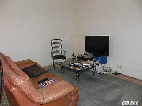 5th image of 141 Woodmere Blvd APT 2E