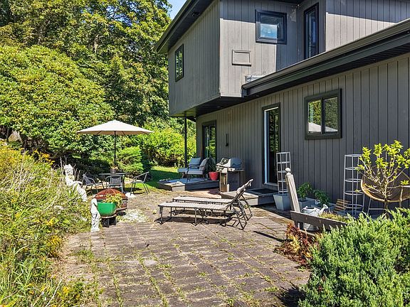 5th image of 713 Woods Rd