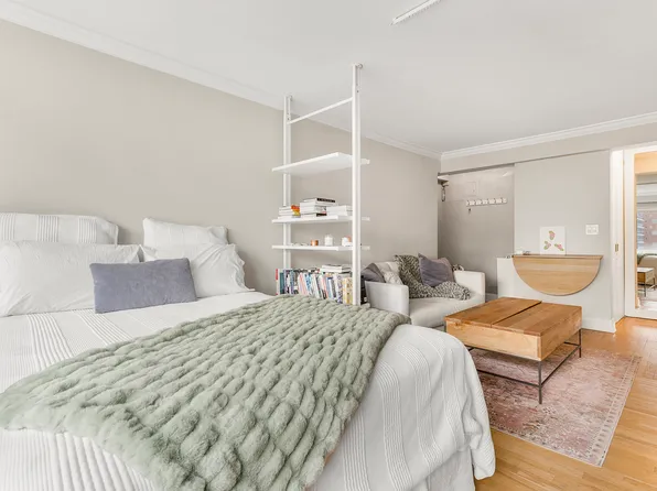 210 East 63rd Street image 4 of 15