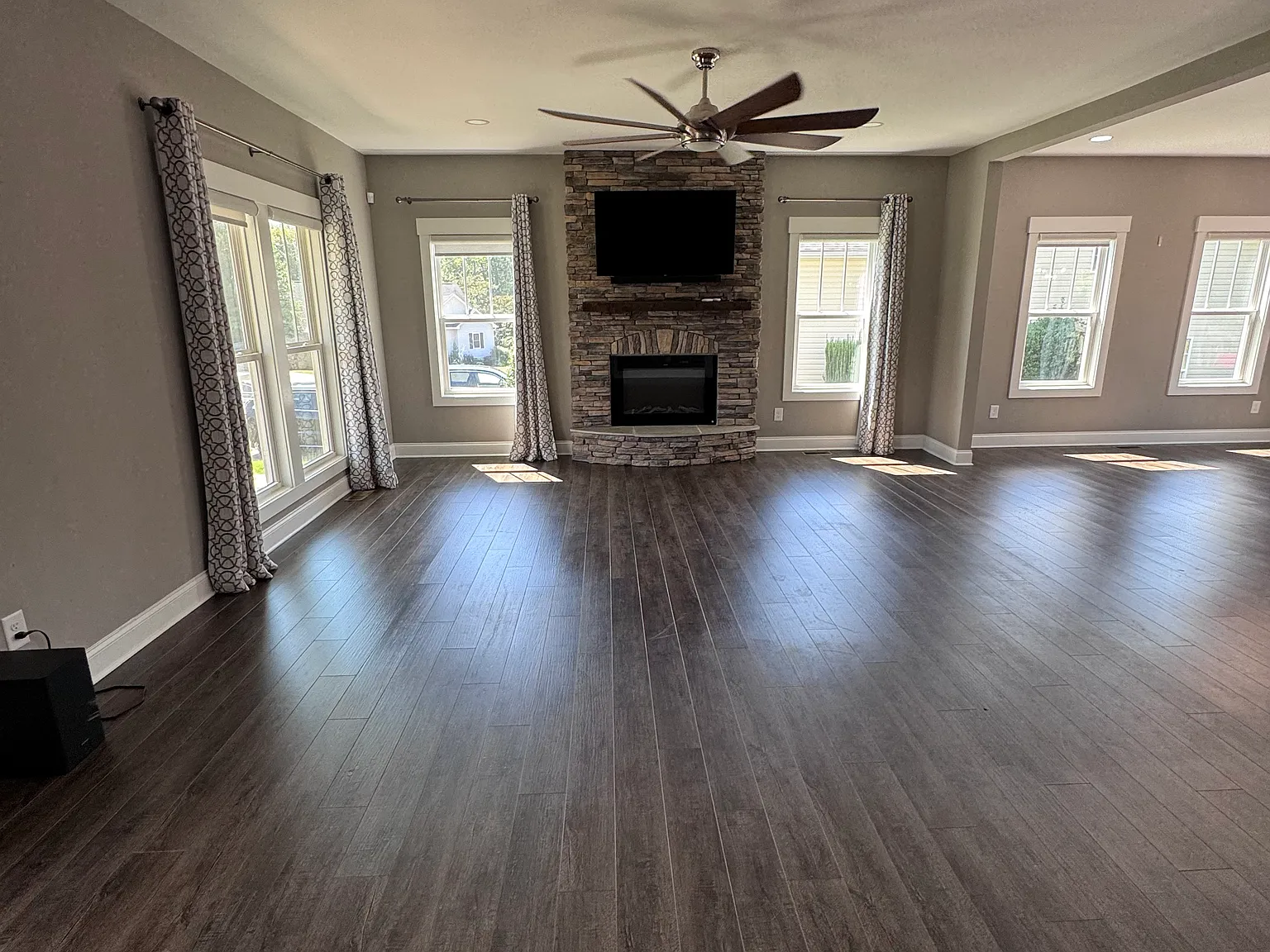 4 bed, 3.5 bath, 2638 sqft, $2,700 — Photo 3