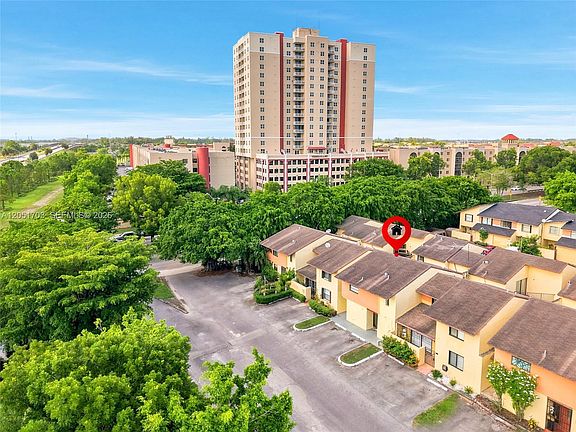 3rd image of 9674 Fontainebleau Blvd APT 28
