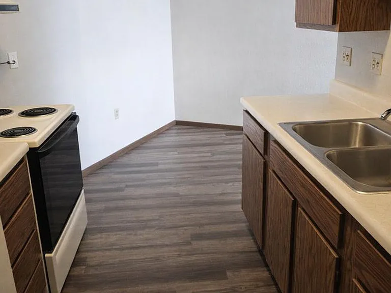 551 Lakeview Rd — Photo 1