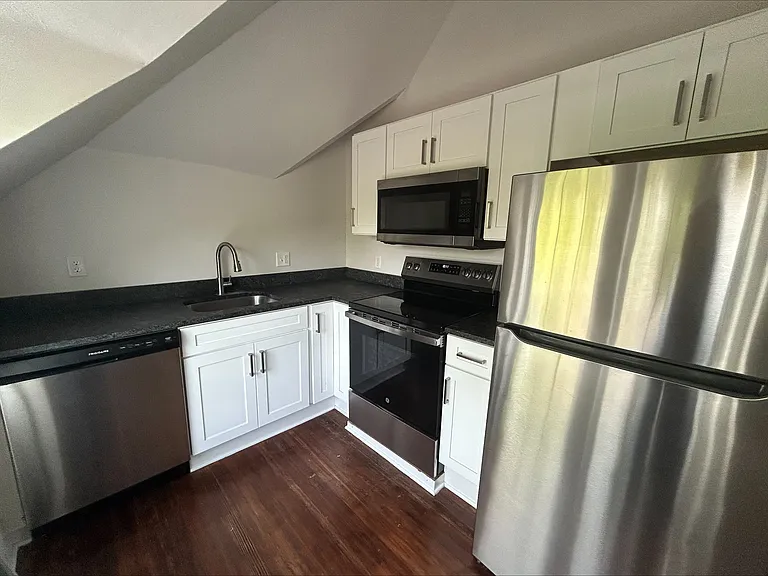 139 Troup St #305 — Photo 1