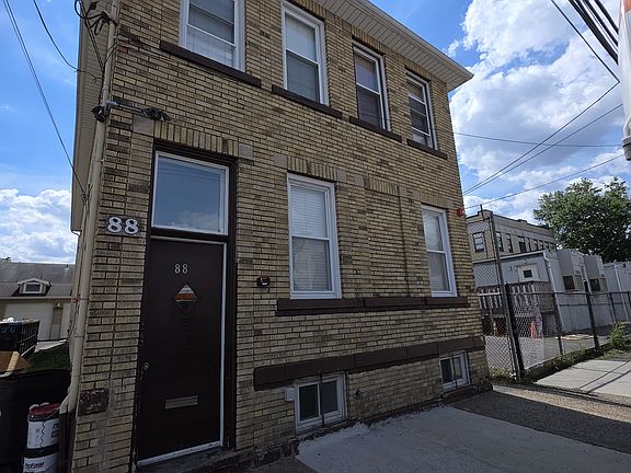 3rd image of 88 Banta Ave #3