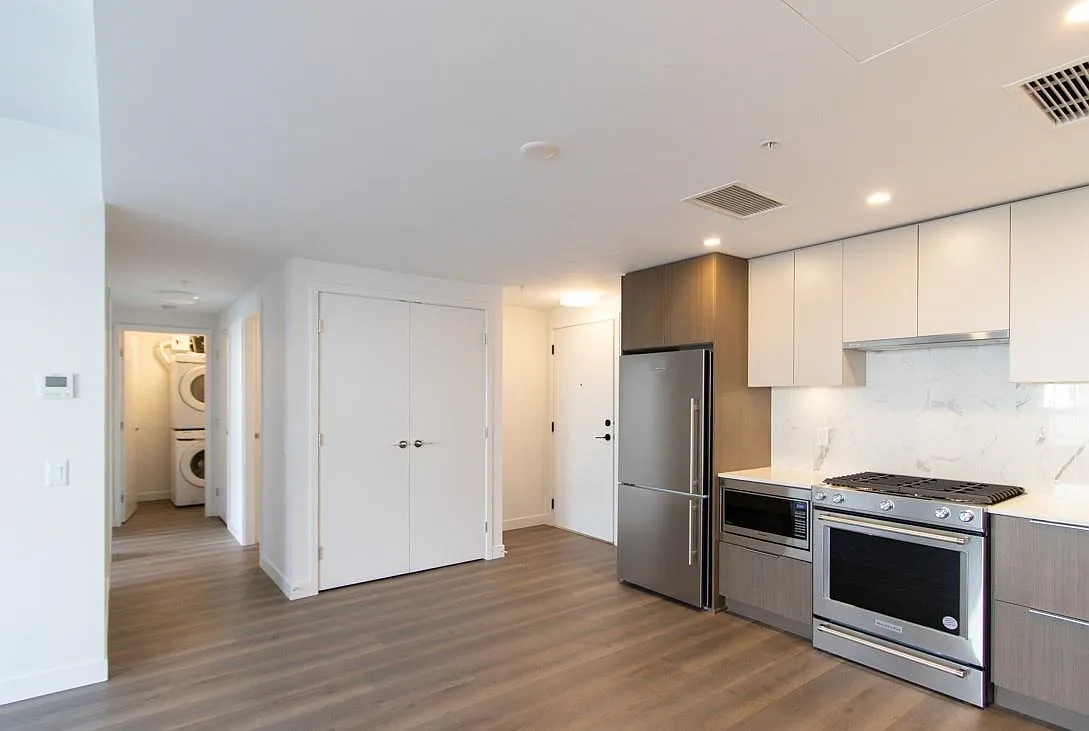 Building Photo - 645 Como Lake Ave #510