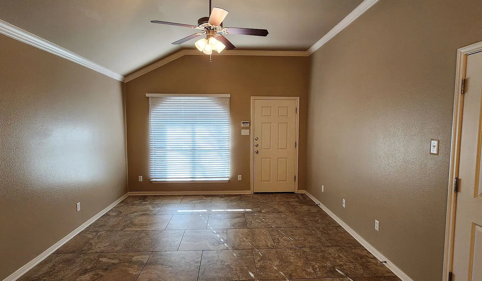 3 Bed/2 Bath Duplex off Bunny Trail in Killeen, TX — Photo 2