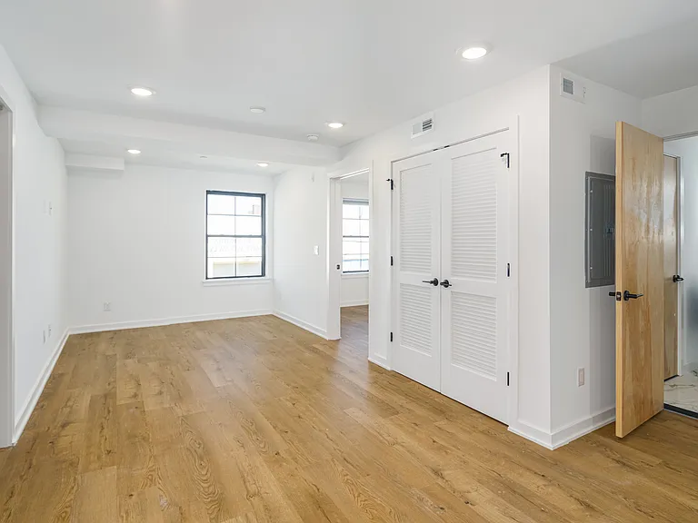 610 Moore St #204 — Photo 9