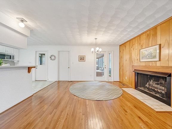 4th image of 6878 Mount Chestnut Rd