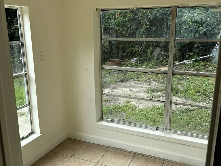229 University Ave — Photo 12