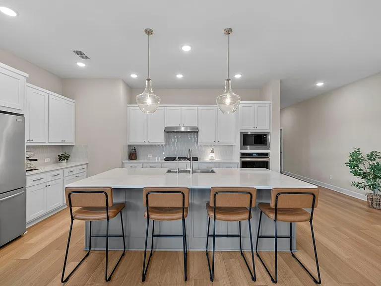 7214 Oak Grove Trl — Photo 2