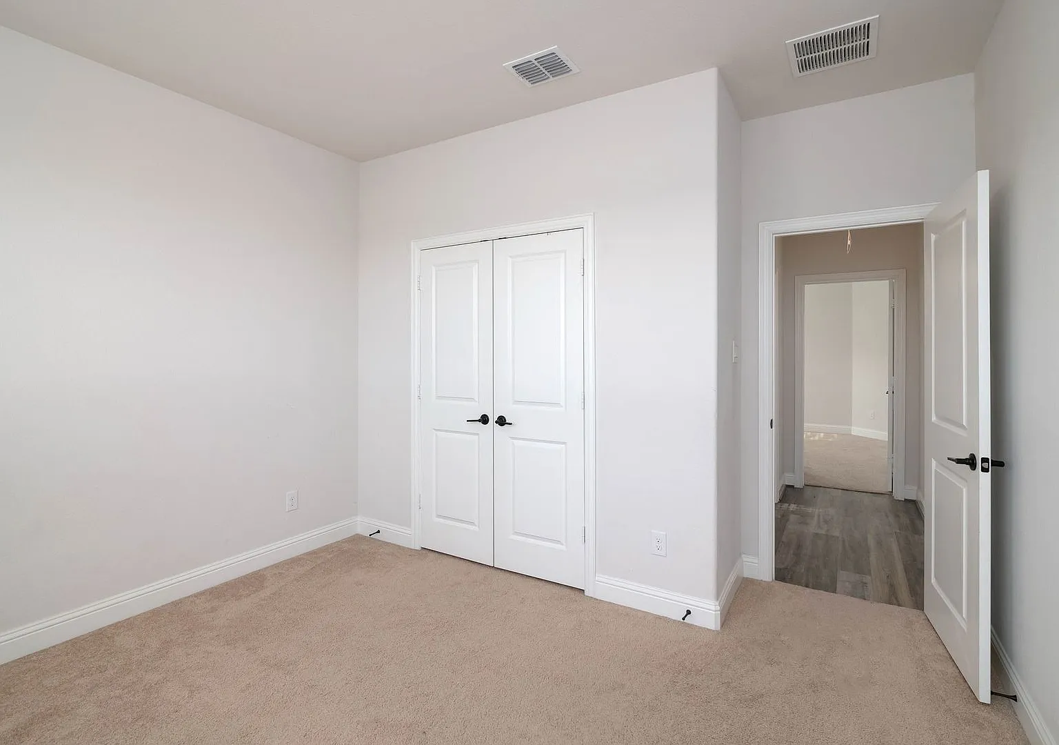 Beautiful 4 Bedroom, 3 Car Garage, Single Story Home in Celina! — Photo 2