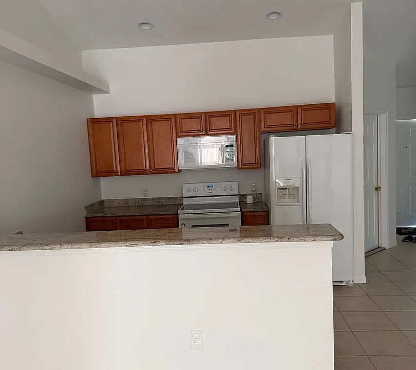842 SW 39th Ter