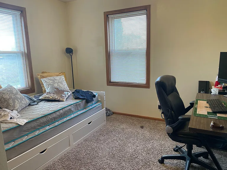 525 Maple St — Photo 12