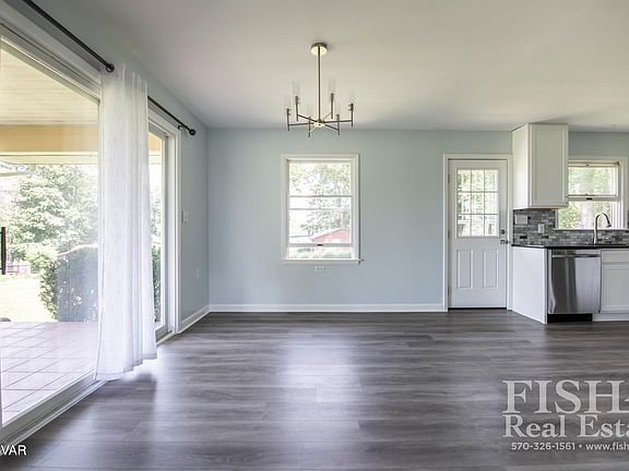 4th image of 60 Oak Ln