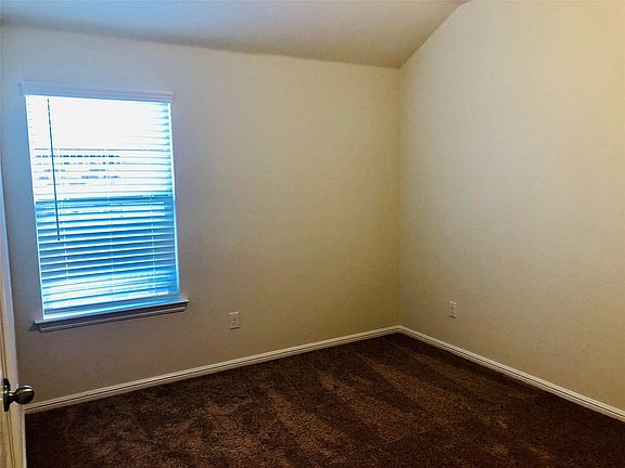 5th image of 924 Walls Blvd
