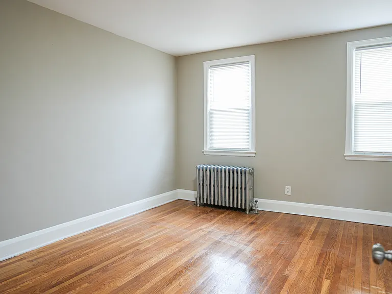 634 Willow Ave — Photo 10