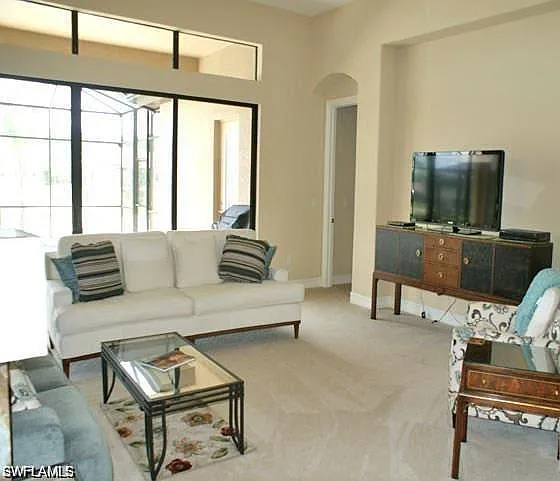 3 bed, 2.0 bath, 2300 sqft, $5,950 — Photo 3