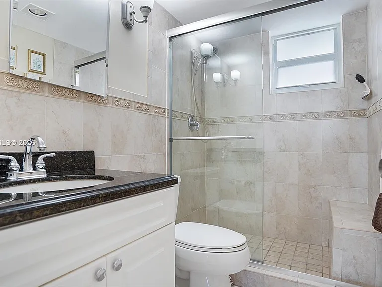 1750 James Ave #9J — Photo 5