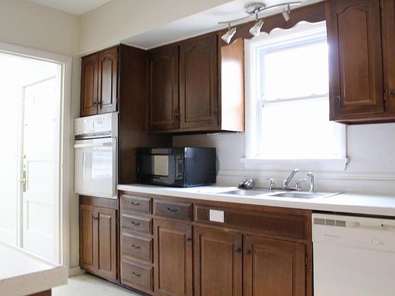 4th image of 601 N Almond St