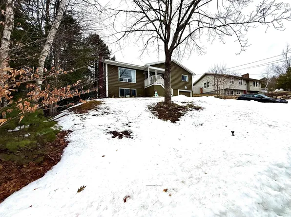 102 Elizabeth Ave, Bridgewater, NS B4V 1M2