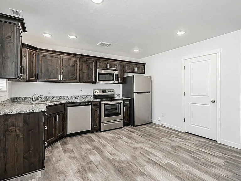 24-Kitchen