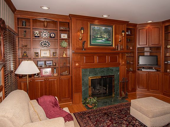 3rd image of 125 Cedar Run
