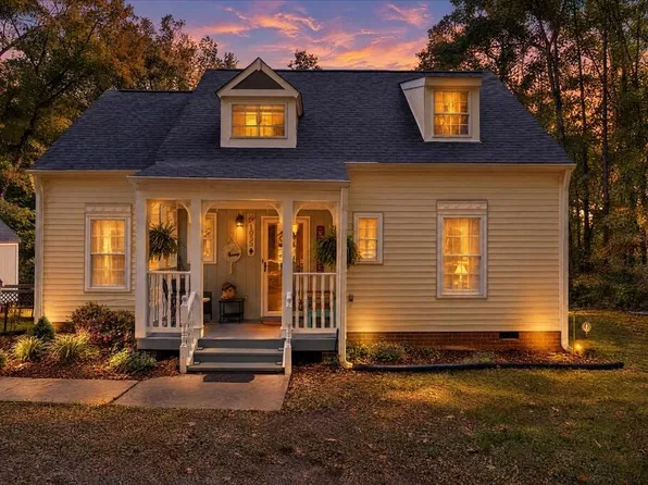1055 Carters Ln, Halifax, VA 24558