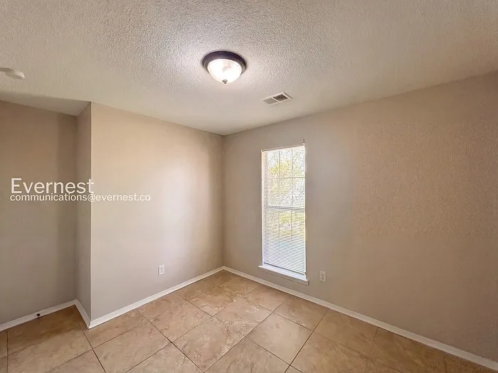 6585 Fairwood Cv — Photo 14