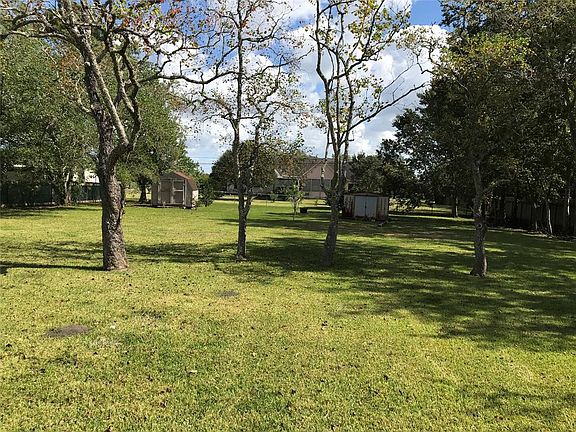 4th image of 2621 Mary Lane