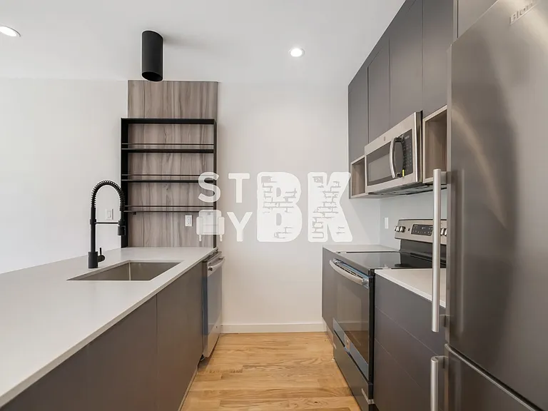 625A Halsey St #3A — Photo 2
