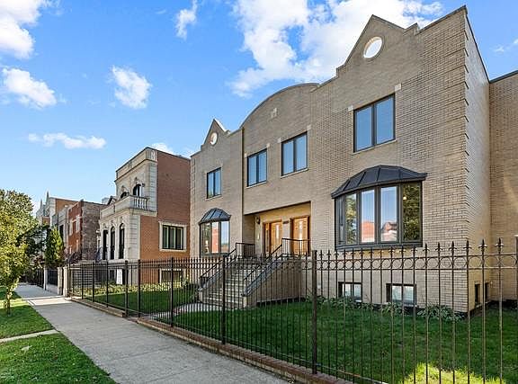 2nd image of 2439 W Erie St #1
