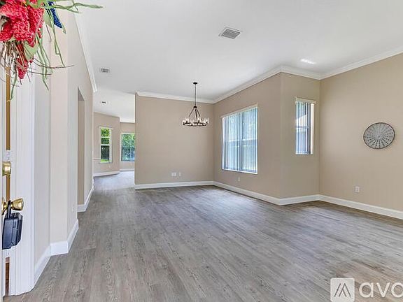 4th image of 9 Saint Andrews Ct
