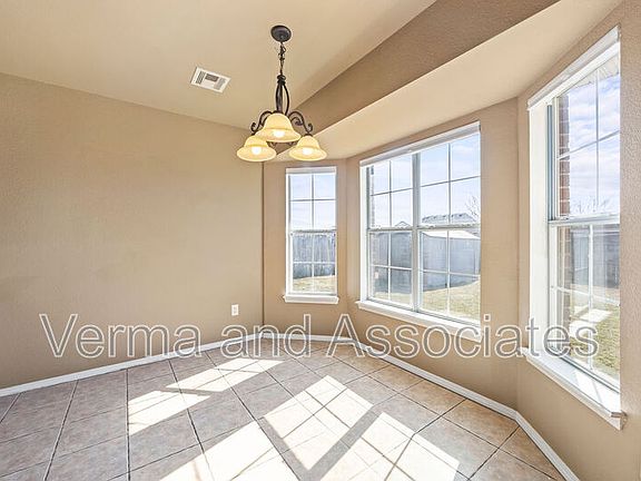 3rd image of 2305 SW 15th St