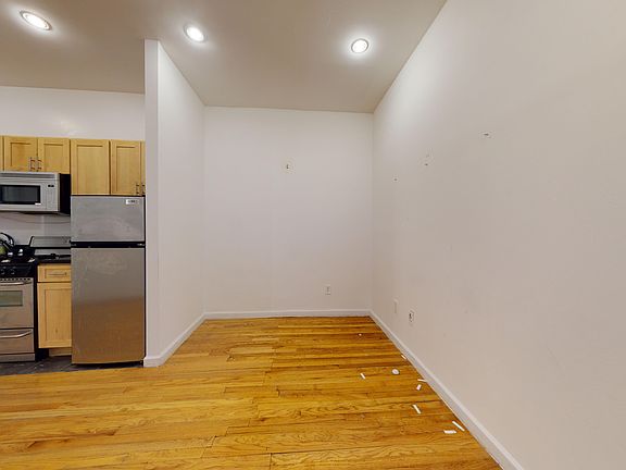 5th image of 315 E 93rd St APT 5c