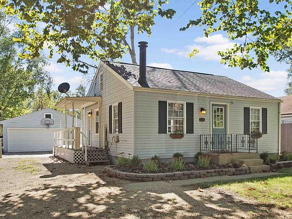 2nd image of 1606 E Hendryx Pl
