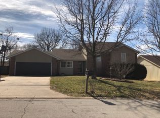 1326 E Knobhill St, Springfield, MO 65804