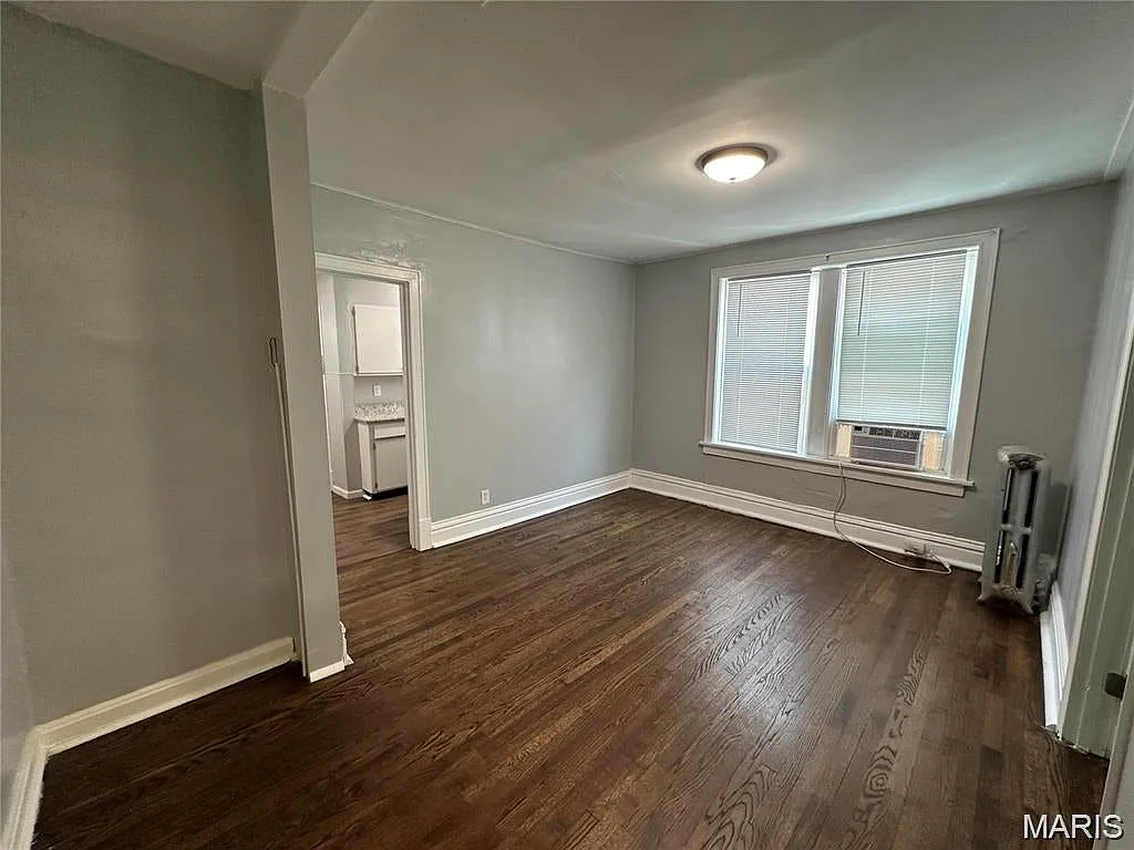 2 bed, 900 sqft, $1,000 — Photo 3