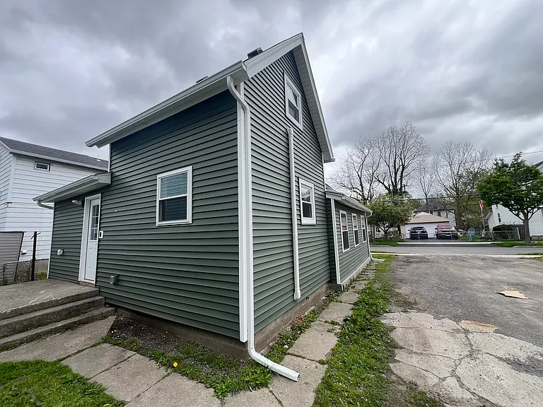 13 Columbia Ave — Photo 4